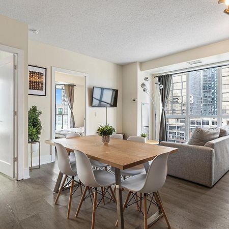 3 Bedroom Beside Cn Tower With Parking Downtown Toronto Exterior foto