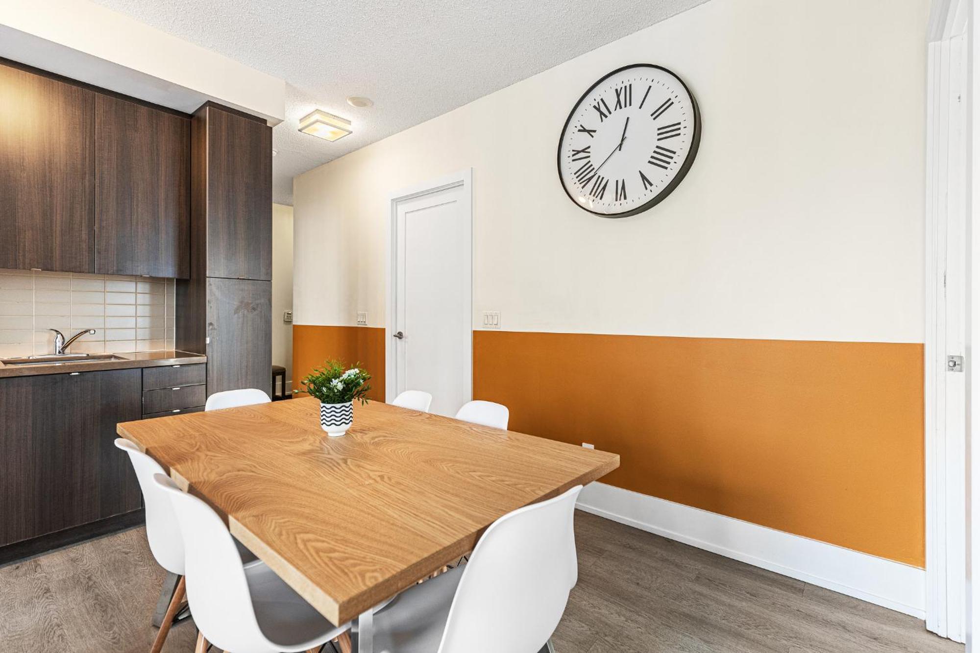 3 Bedroom Beside Cn Tower With Parking Downtown Toronto Exterior foto