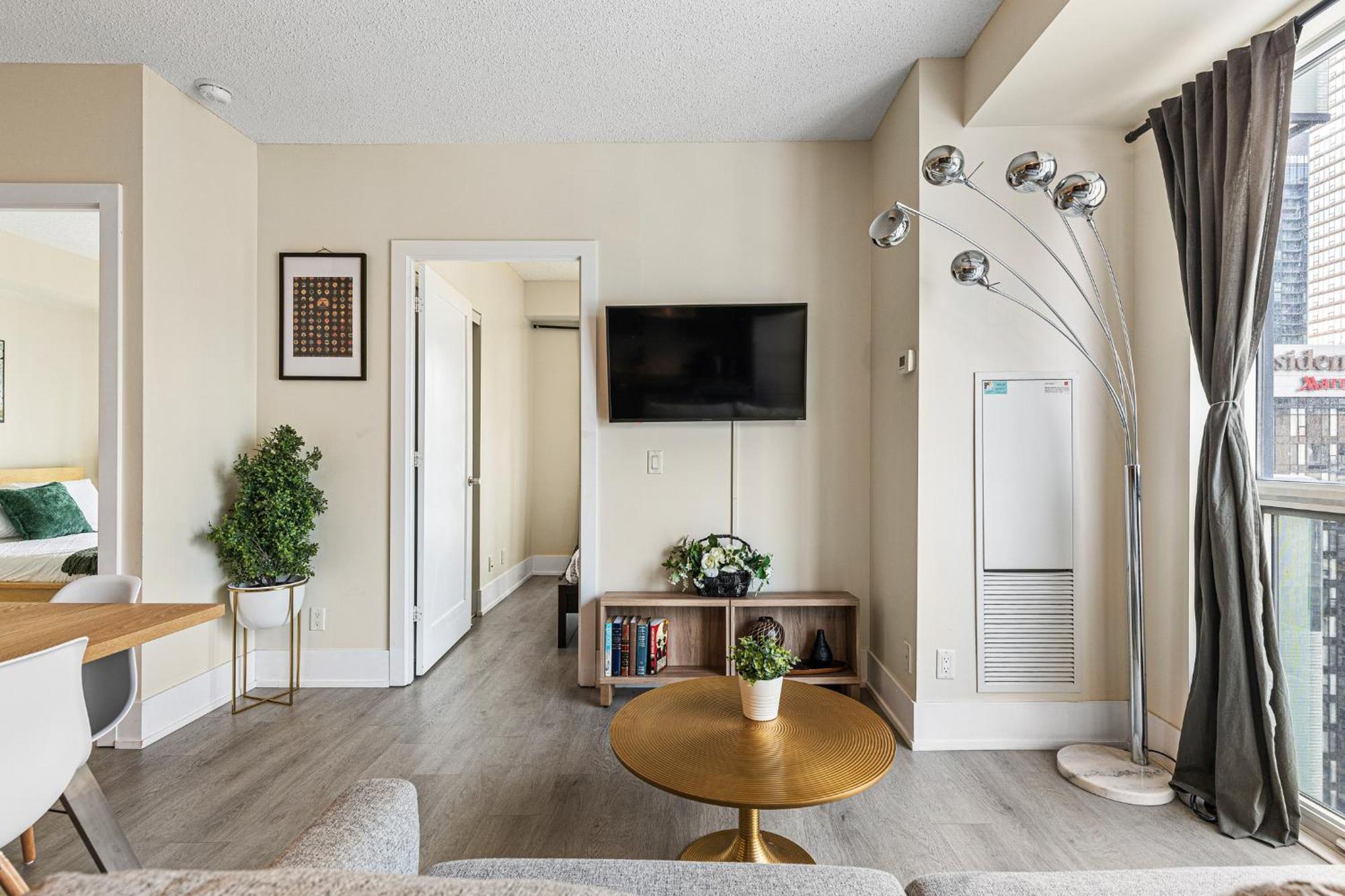 3 Bedroom Beside Cn Tower With Parking Downtown Toronto Exterior foto