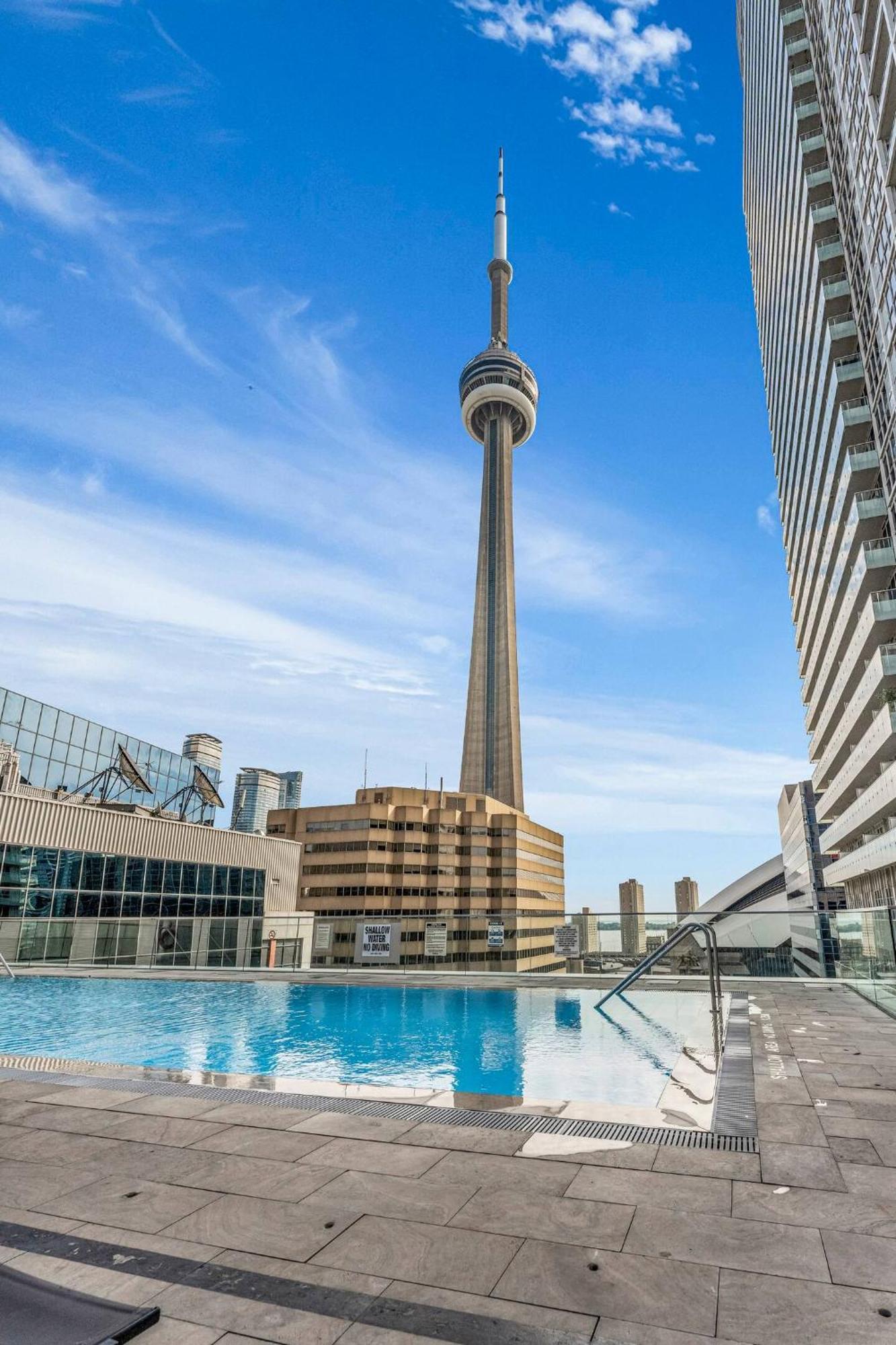 3 Bedroom Beside Cn Tower With Parking Downtown Toronto Exterior foto