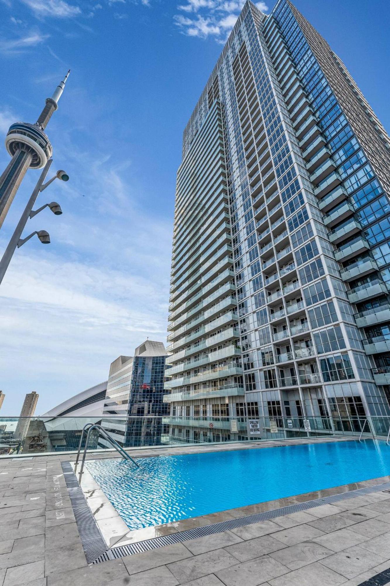 3 Bedroom Beside Cn Tower With Parking Downtown Toronto Exterior foto